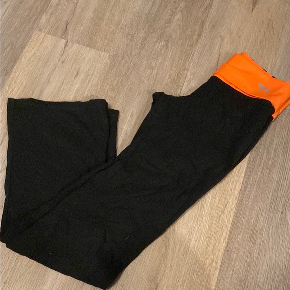 Pink Victoria secret “sf giants” yoga pants - Picture 3 of 4